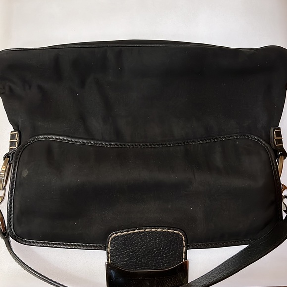 Tod’s black shoulder bag. - Picture 12 of 13